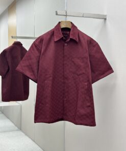 1V25ss新款衬衫采用宽松方形