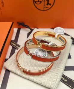 爱马仕橘红色皮手镯 新款版本