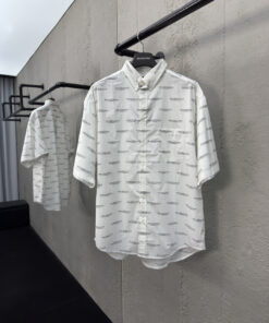 Balenciaga弹幕印花短袖衬衫