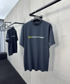 Balenciaga环形刺绣短袖工艺