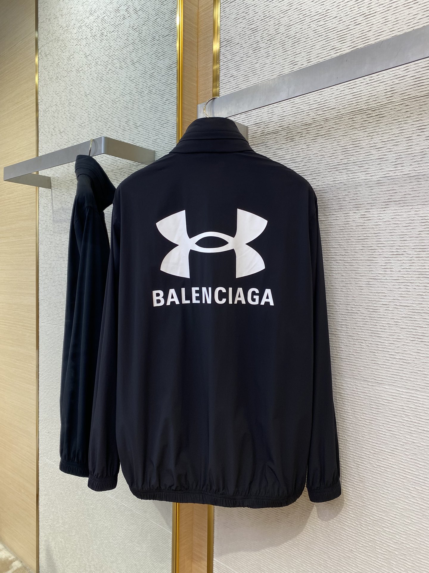 BLCG巴黎世家安德玛联名尼龙夹克 - 图片 10