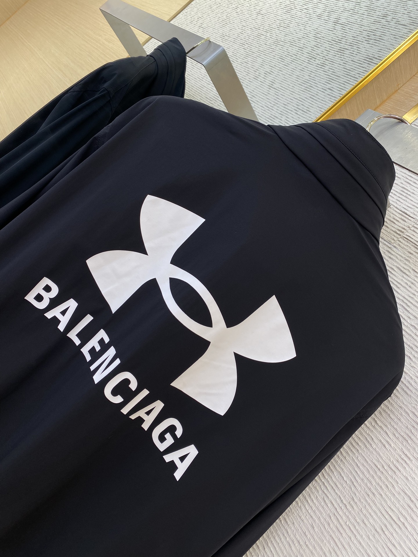 BLCG巴黎世家安德玛联名尼龙夹克 - 图片 11