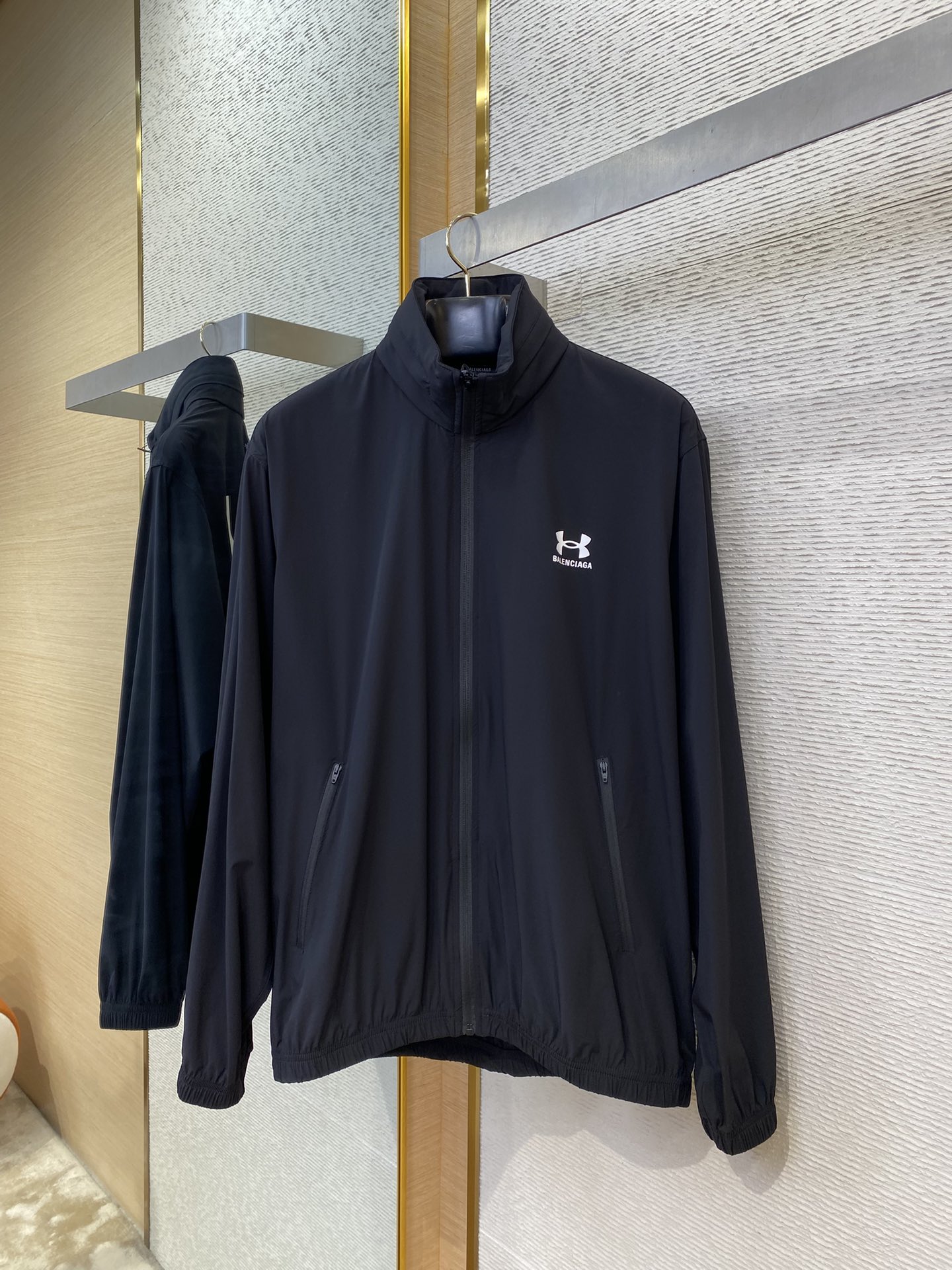 BLCG巴黎世家安德玛联名尼龙夹克 - 图片 7