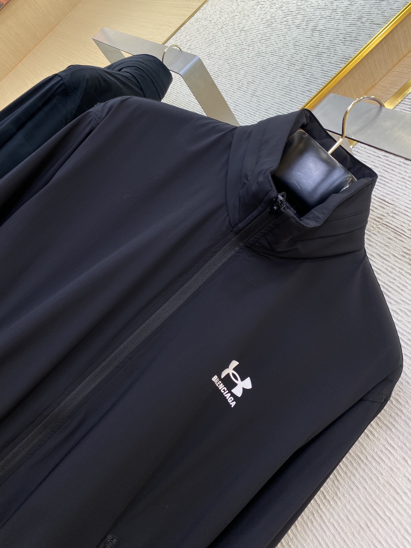 BLCG巴黎世家安德玛联名尼龙夹克 - 图片 8