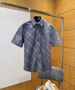Burberry巴宝莉格纹短袖衬衫—