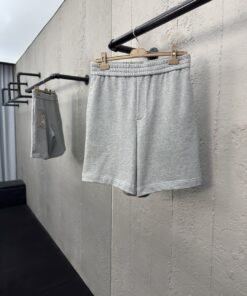 BURBERRY 格纹贴花短裤工艺说