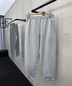 BURBERRY格纹贴花卫裤工艺说