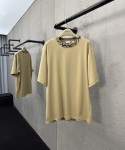 BURBERRY圆领格子短袖工艺说