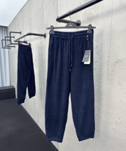 FENDI绣花灯芯绒运动裤工艺说