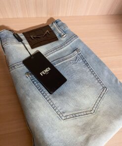 FENDI洗水做旧带弹力牛仔裤_16449