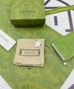 Gucci爱心亮面手链长度：16-18