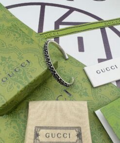 Gucci经典双G花朵手镯尺寸：17