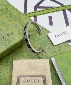 Gucci经典双G做旧手镯尺寸：19