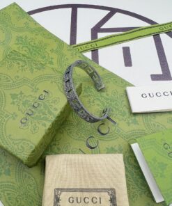 Gucci 镂空花纹做旧手镯 宽版细