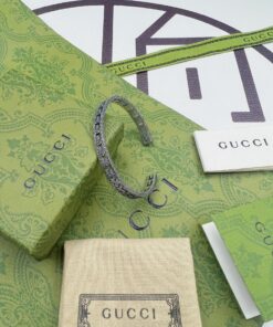 Gucci 镂空花纹做旧手镯 窄版细