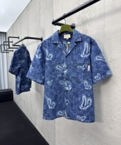 GUCCI兔耳图案牛仔外套工艺说