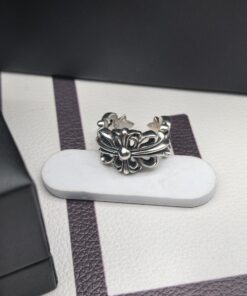 克罗心双十字花开口戒指版本：