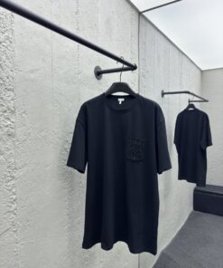 LOEWE口袋刺绣短袖工艺说明