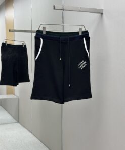 LOUIS VUITTON 学院风标识刺