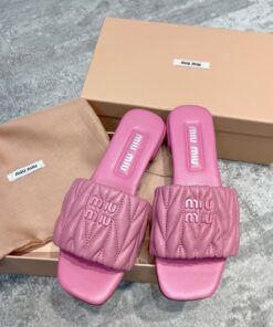 miu就是仙女的专属，就连拖鞋都_14886