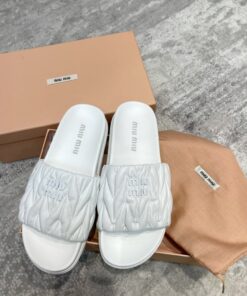 miu就是仙女的专属，就连拖鞋都_14890