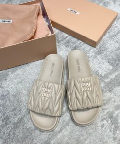 miu就是仙女的专属，就连拖鞋都_14891