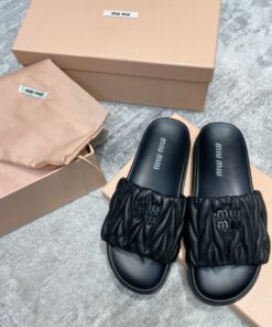 miu就是仙女的专属，就连拖鞋都_14892