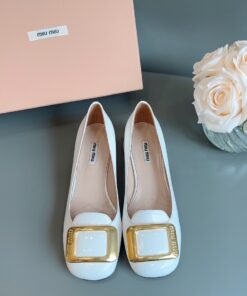 Miumiu｜2023早春新款小圆方扣粗