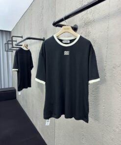 MIUMIU刺绣徽标短袖工艺说明