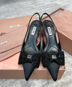 Miu Miu蝴蝶结猫跟美到犯规集