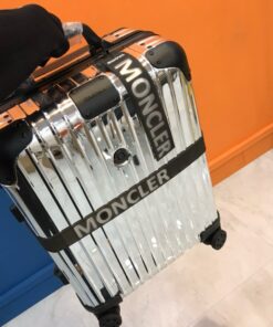 M蒙口与R日默瓦 合作推出「 Re