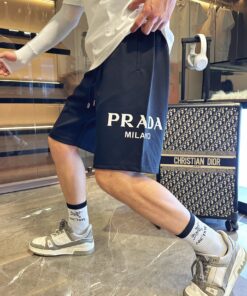 普拉达三标齐全2025夏季