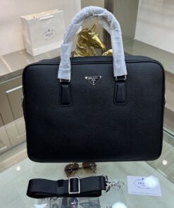 PRADA普拉达  新款公文包 采用进