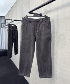 PRADA三角形皮革牛仔裤工艺说