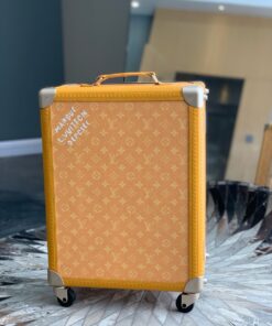 Rolling Trunk拉杆箱取材 Monogr