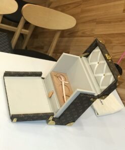 细节到位Lv硬箱