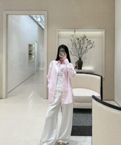 亚麻天丝面料自带肌理感，上身既